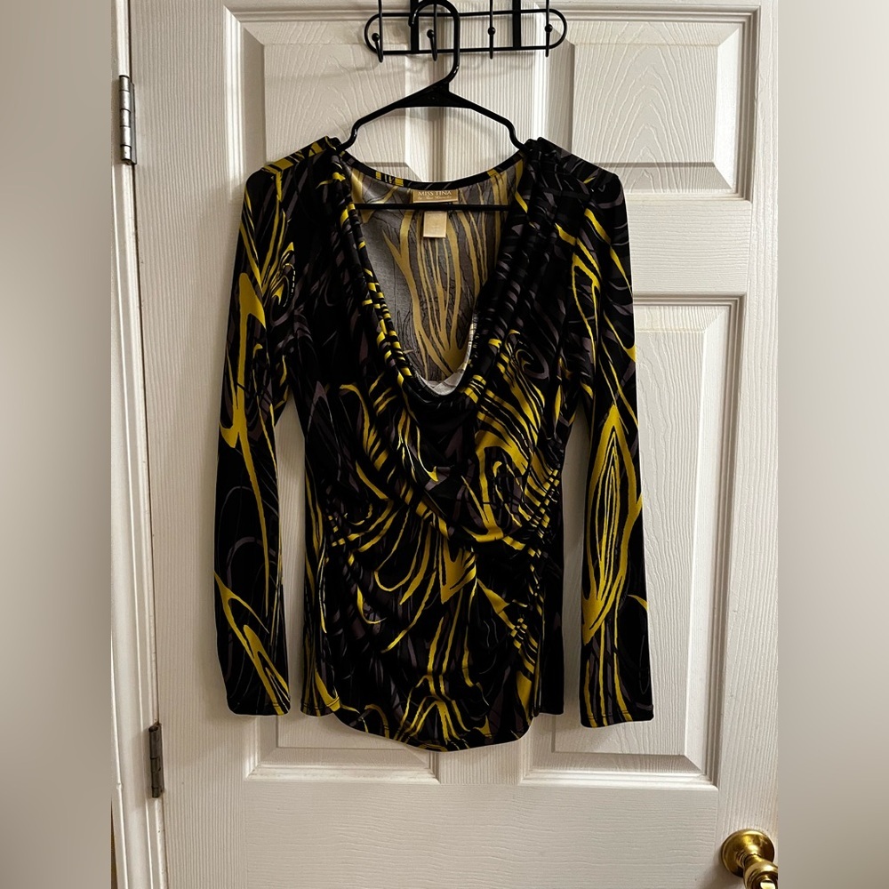 MS TINA(BEYONCÉS MOM) Black and Gold Patterned Blouse~M 8-10